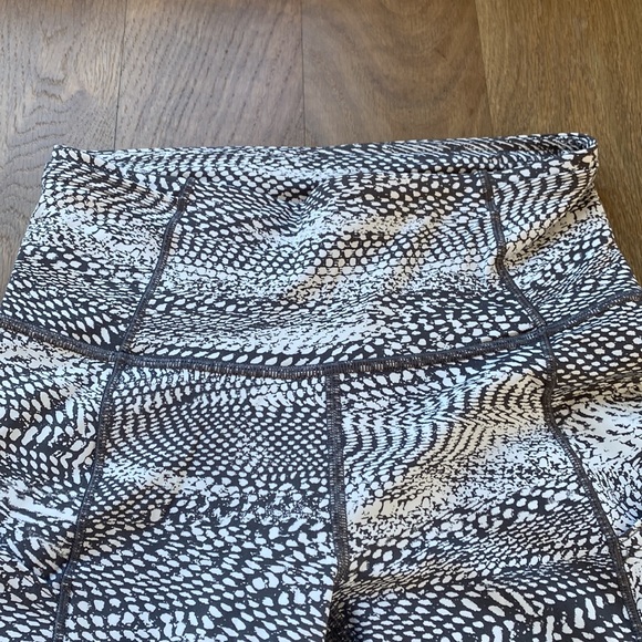 Lululemon size 4 python legging - Picture 2 of 7